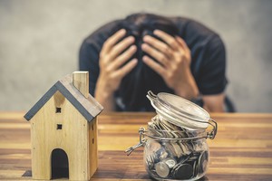 Nhiều khách hàng lâm vào thế khó khi bị ngân hàng và chủ đầu tư quay lưng.Ảnh: Shutterstock