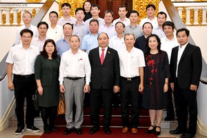 Đoàn công tác tỉnh Thừa Thiên Huế chụp hình lưu niệm cùng Thủ tướng Chính phủ Nguyễn Xuân Phúc. Ảnh: VGP