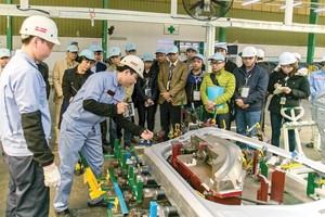 Doanh nghiệp tham quan Nhà máy Toyota Việt Nam trong Chương trình Monozukuri.