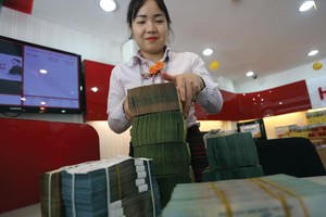 Sau khi lãnh đạo HDBank mua vào cổ phiếu, giá cổ phiếu HDB đã có chiều hướng nhích lên. Ảnh: Đức Thanh