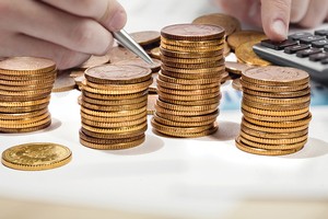 Điều chỉnh kế hoạch kinh doanh: Bên tăng vọt, bên giảm sâu