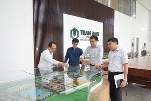 Đoàn Thẩm định của Giải thưởng Sao Vàng đất Việt tiến hành thẩm định tại Công ty CP Bất động sản Trần Anh Long An.