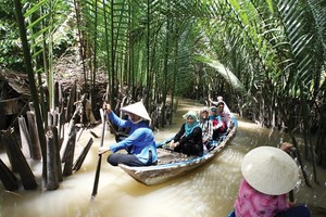Theo quy định hiện hành, lãnh đạo công ty du lịch phải có bằng cấp chuyên ngành lữ hành. Ảnh: Đ.T