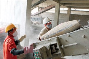 DTI quyết định áp dụng biện pháp tự vệ tạm thời 8,40Php/túi40kg, tương đương 210 pê sô/tấn, quy đổi ra khoảng 4 USD/tấn. Biện pháp tự vệ tạm thời này có hiệu lực trong 200 ngày dưới hình thức tiền ký quỹ đối với xi măng nhập khẩu.