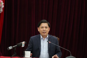 Bộ trưởng Nguyễn Văn Thể đề xuất mất bằng lái xe sẽ phải thi lại. Ảnh: Mai Hà