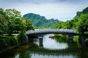 Du xuân miền di sản Tràng An