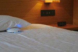 Robot diệt khuẩn giường khi đi du lịch siêu nhỏ gọn