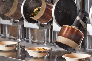 Hệ thống bếp nấu ăn tự động tại nhà hàng của Mỹ