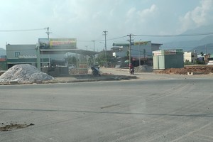 Các kiot container bất động sản mọc lên trái phép trong thời kỳ Đà Nẵng sốt đất.