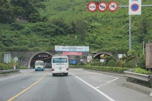 Hầm đường bộ qua Đèo Cả (bao gồm hầm Đèo Cả, hầm Cổ Mã) được khởi công năm 2012 và hoàn thành ngày 21/8/2017 đã góp phần tạo động lực phát triển cho vùng kinh tế Nam Trung Bộ.