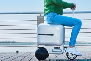 Vali thông minh có thể biến thành xe máy