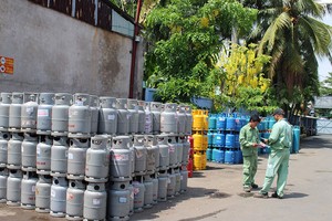 Từ ngày 1.4, giá gas bán lẻ tăng 7.000 đồng/bình 12 kg và lần thứ 4 liên tiếp giá gas tăng kể từ đầu năm 2019.
ẢNH: HOÀNG VIỆT