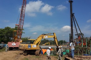 Nhà thầu đã thi công trở lại tuyến cao tốc Trung Lương - Mỹ Thuận. Ảnh: MAI KHANH