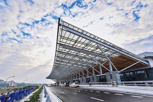 Nghị quyết số 10-NQ/TW Hội nghị Trung ương 5, Khóa XII xác định kinh tế tư nhân là một động lực quan trọng của nền kinh tế thị trường định hướng xã hội chủ nghĩa. Trong ảnh: Sân bay Vân Đồn (Quảng Ninh) là sân bay đầu tiên được xây dựng theo mô hình doanh nghiệp tư nhân đầu tư, khai thác rồi chuyển giao cho nhà nước (BOT). Ảnh: HH