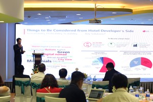 Ông Huyn Jun Choi, Giám Đốc Cấp cao LG Electronics chia sẽ các giải pháp công nghệ và Big Data cho một khách sạn thông minh