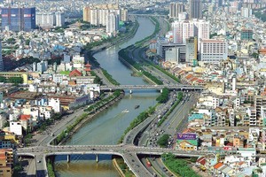 Việc điều chỉnh quy hoạch tùy tiện đã phá vỡ quy hoạch đô thị, gây hệ lớn cho xã hội.