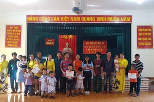 Học bổng giải golf Vì trẻ em Việt Nam đến với học sinh Trường Sa