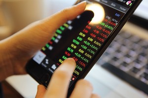 Đầu tư chiều sâu cho công nghệ, công ty chứng khoán “cùng tiến“