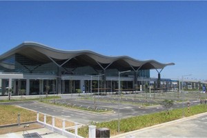 Sân bay quốc tế Cam Ranh liên tục được mở rộng, nâng cấp. Đường băng số 2 sắp được khai thác