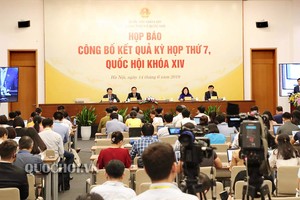 Tổng Thư ký Quốc hội - Chủ nhiệm Văn phòng Quốc hội Nguyễn Hạnh Phúc chủ trì họp báo công bố kết quả Kỳ họp thứ 7 Quốc hội Khoá XIV