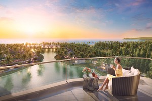 Từ ban công mỗi căn condotel, du khách có thể phóng tầm mắt ra một vùng cảnh quan cỏ cây, biển cả bao la rộng lớn.