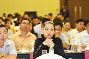 Rất đông cư dân, đại diện Ban quản trị tham gia tọa đàm. Ảnh: Lê Toàn