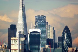 Nhà đầu tư châu Á rút lui khỏi London