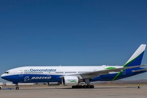Boeing lần đầu tiên đưa Boeing 777 vào bay kiểm thử