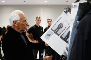 “Đôi cánh Đại Bàng” Emporio Armani và sự cách tân của một thương hiệu xa xỉ