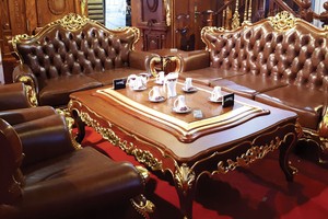 Có thể cùng một bộ sofa, nhưng đặt ở các vị trí showroom, đơn vị phân phối khác nhau thì giá cả cũng khác nhau. Ảnh: Kim Đức