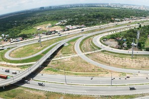 Hạ tầng được hoàn thiện, 
hiện đại là tiêu chí hàng đầu tạo đà phát triển bất động sản. Ảnh: Lê Toàn 