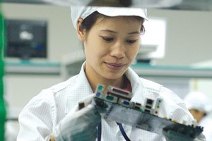 Việt Nam đã thu hút được một số tập đoàn lớn thuộc top 500 thế giới vào đầu tư. Trong ảnh: Công nhân Nhà máy Foxconn tại Bắc Giang. Ảnh: Đức Thanh