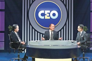 Doanh nhân Nguyễn Văn Phúc và 2 chuyên gia bên Bàn tròn CEO.