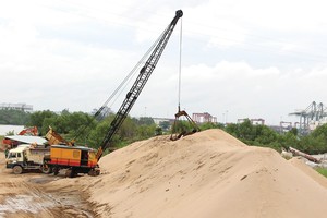 Giá cát xây dựng lại “nhảy múa”