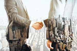 Sau niềm vui khi chốt được sale là thời gian phập phồng đợi hoa hồng. Ảnh: Shutterstock