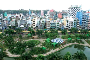 Việc phát triển, quy hoạch công viên cây xanh ở TP.HCM hiện nay chỉ tập trung ở nội thành, còn các quận, huyện ngoại thành dường như vẫn còn nằm trên giấy