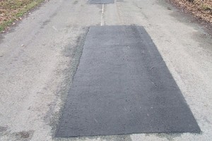 Miếng dán giúp vá ổ gà trên đường