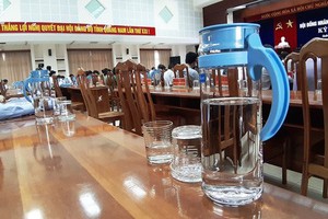 Hà Nội không sử dụng nước uống đóng chai nhựa trong công sở và khi tổ chức các cuộc họp, hội nghị, hội thảo. 