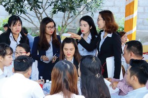 Môi giới tốt luôn là đối tượng tranh giành của các sàn. Ảnh: Gia Huy