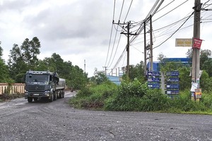 Cụm công nghiệp Phước Tân (Biên Hòa, Đồng Nai) tuy chưa có giấy phép xây dựng, nhưng các doanh nghiệp đã tự ý xây nhà xưởng.