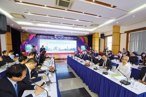 Cổ động tinh thần kinh doanh, thúc đẩy môi trường kinh doanh lành mạnh, an toàn với doanh nghiệp luôn là trọng tâm trong các hoạt động trên mặt báo, sau mặt báo của Báo Đầu tư. Trong ảnh: Lễ Vinh danh các dự án dẫn đầu xu thế do độc giả Báo Đầu tư bình chọn năm 2019. Ảnh: Đức Thanh