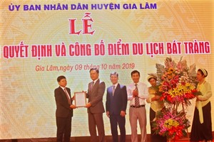 Xã Bát Tràng đón nhận quyết định là “điểm du lịch” của Thành phố