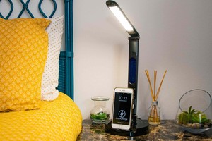 Đèn LED thông minh kiêm dock sạc các loại điện thoại