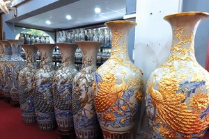 Những sản phẩm cao cấp, được dát vàng có giá hàng trăm triệu đồng