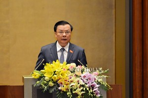 Bộ trưởng Tài chính Đinh Tiến Dũng tại phiên họp Quốc hội sáng 22/10