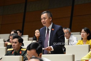 Đại biểu Nguyễn Lân Hiếu (An Giang) cho rằng cần công khai chi tiết các vi phạm luật pháp quốc tế cùa Trung Quốc trên Biển Đông