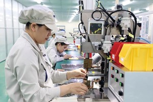 Nhiều ngành sản xuất quan trọng của nền kinh tế đã có tốc độ tăng khá cao. Trong ảnh: Sản xuất tại Công ty NMS tại Hà Nam