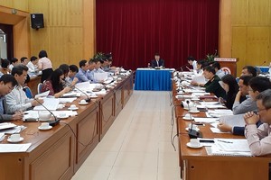 Thứ trưởng Bộ Kế hoạch và Đầu tư Nguyễn Đức Trung, Phó Trưởng Ban soạn thảo các Nghị định chủ trì cuộc họp.