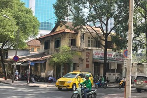 Kinh doanh gạo gặp khó, Vinafood 2 trông cậy vào đất vàng.