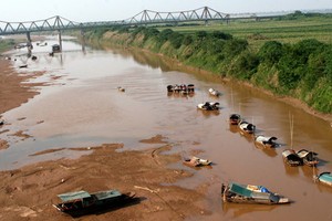 Các hồ thuỷ điện đầu nguồn sông Hồng có mức nước dâng thấp hơn bình thường, khiến hạ du lo lắng việc cấp nước cho đổ ải nông nghiệp vụ Đông Xuân 2020